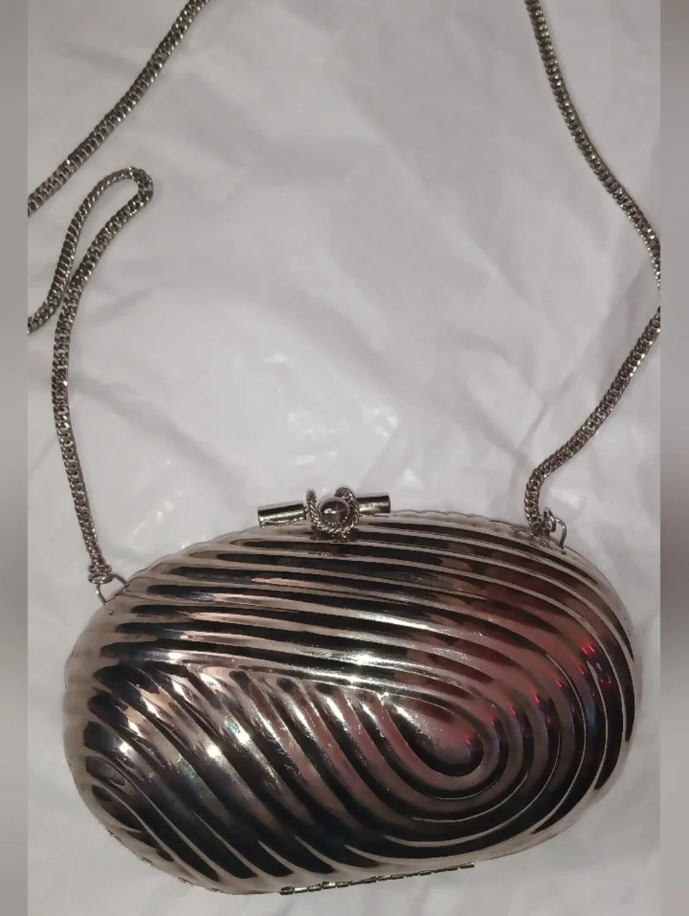 VTG La Regale Metallic Silver Clam Shell Clutch with Chain Strap